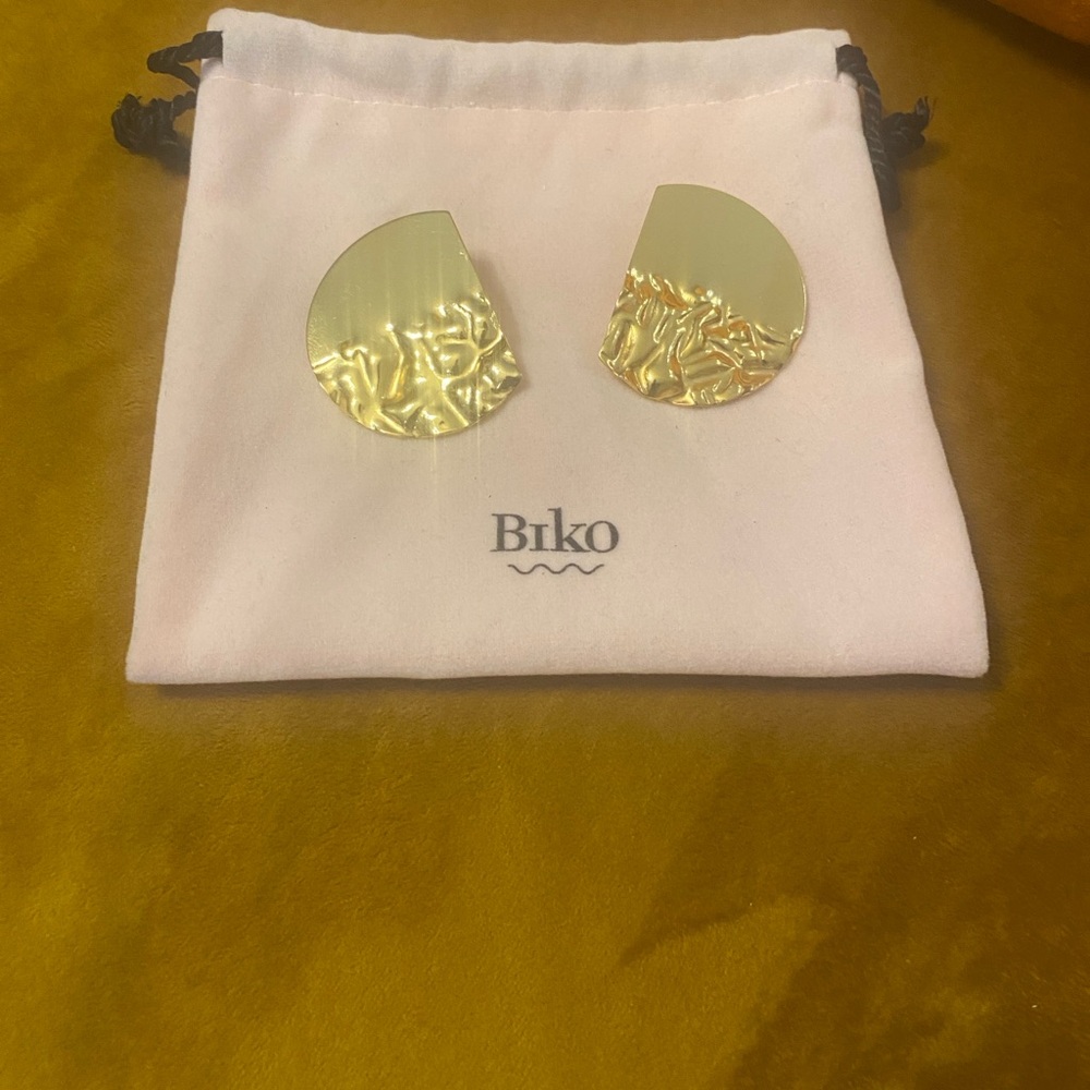 Biko gold disc earrings - Picture 4 of 5